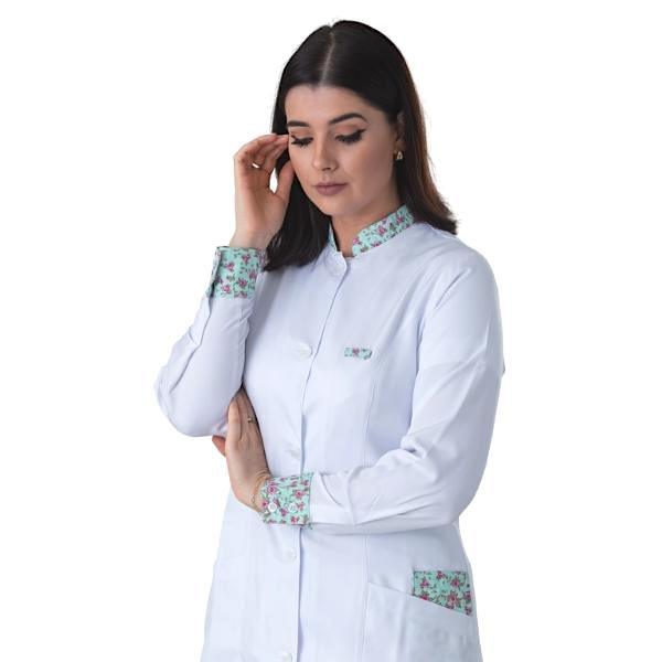 Jaleco Feminino Gabardine Branco Manga Longa Gola Padre e Estampas - Namastê - Dental Access