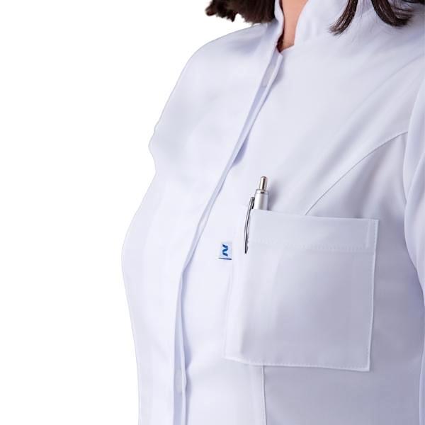Jaleco Feminino Gabardine Branco Manga Longa Gola Padre Punho de Malha - Namastê - Dental Access