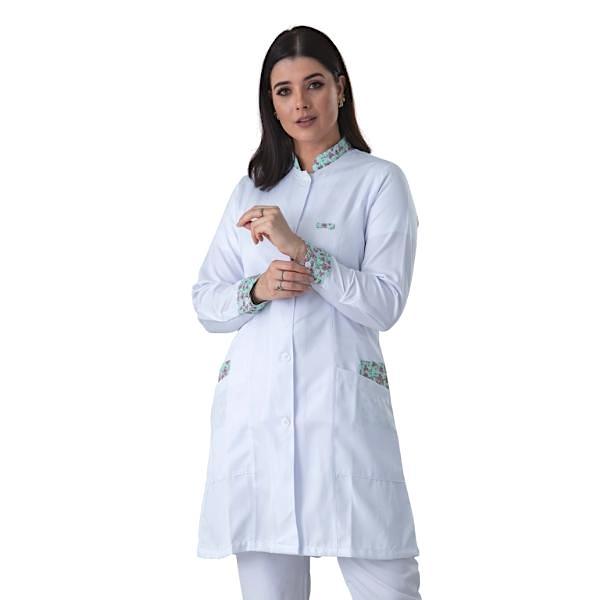 Jaleco Feminino Gabardine Branco Manga Longa Gola Padre e Estampas - Namastê - Dental Access