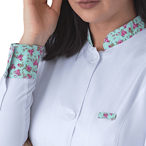 Jaleco Feminino Gabardine Branco Manga Longa Gola Padre e Estampas - Namastê - Dental Access