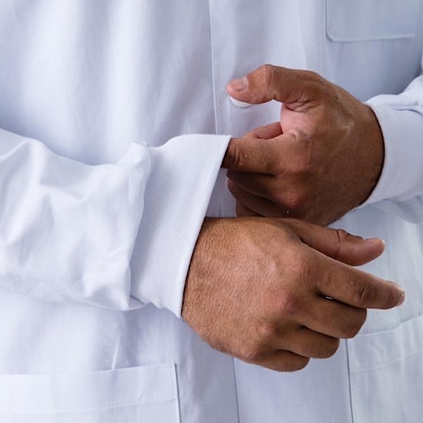 Jaleco Unissex Algodão Branco Manga Longa Básico c/ Punho - Namastê - Dental Access